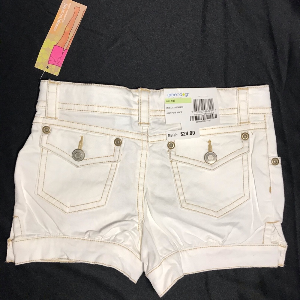 NWT white detailed design shorts size 4t.